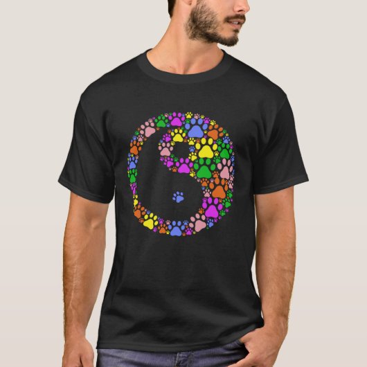 Colourful cat and dog paw prints Yin Yang T-shirt (Voorkant)