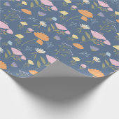 Colourful meadow on blue cadeaupapier (Hoek)