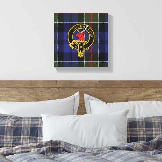 Colquhoun Scottish Crest en Tartan Canvas print (Insitu (Slaapkamer))