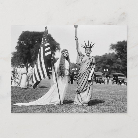 Columbia and Lady Liberty, 1919 Briefkaart (Voorkant)