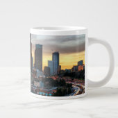 Columbia centre en het centrum van Seattle, Seattl Grote Koffiekop (Rechts)