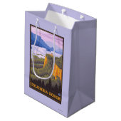 Columbia River Gorge Scene met Crown Point Medium Cadeauzakje (Achterkant Gekanteld)