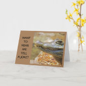 "COMEDIC CROCODILE" ZEGT DAT ZIJ BIRTHDAAG VOOR U KAART (Gele Bloem)