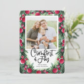 Comfort & Joy Berry Explosion Pine Leaves Feestdagenkaart (Staand voorkant)