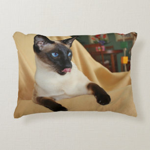 Comical Seal Point Siamese Cat Licking it's Nose Decoratief Kussen