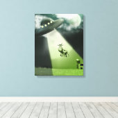 Comical UFO Koe Abduction Stretched Canvas Print (Insitu (Houten vloer))