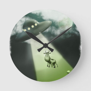 Comical UFO Koe Abduction Wall Clock Ronde Klok