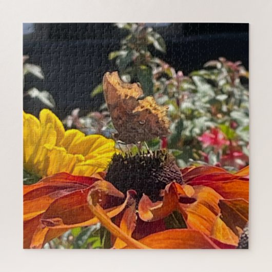 Comma Butterfly op een Rudbeckia-bloem Legpuzzel (Verticaal)