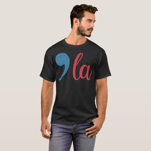 Comma La 2024 Grappig T-shirt (Voorkant volledig)