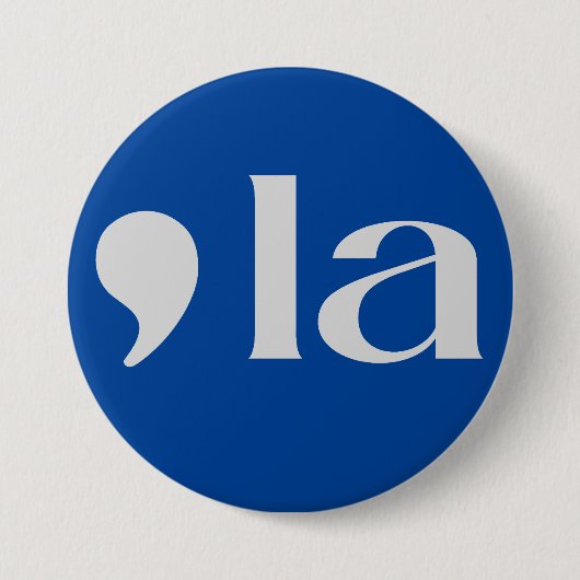 Comma, LA: Kamala 2024 Ronde Button 7,6 Cm (Voorkant)