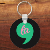 Comma La Kamala Harris 2022 Verkiezingskostuum Sleutelhanger (Voorkant)