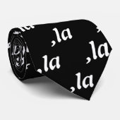 Comma La Kamala Harris - aangepast tekstontwerp Stropdas (Opgerold)