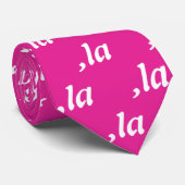 Comma La Kamala Harris - aangepast tekstontwerp Stropdas (Opgerold)