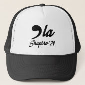 Comma-La Kamala Harris Shapiro 2024 Cursief Trucker Pet (Voorkant)