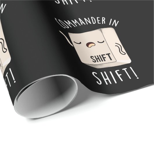 Commander in Shirt Funny Keyboard Pun Dark BG Cadeaupapier (Rol Hoek)