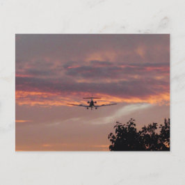 Commerciële straalvliegtuigen landen bij zonsonder briefkaart
