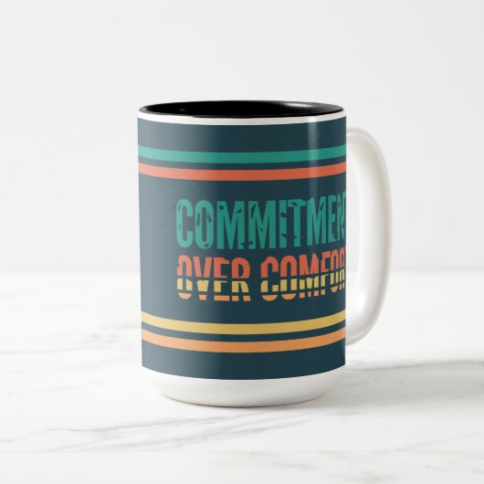 Commitment Boven Gemak Retro Motivatie Mok (Voorkant rechts)