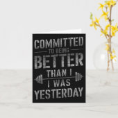 Committed To Being Better Than I Was Yesterday Tee Kaart (Gele Bloem)