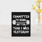 Committed To Being Better Than I Was Yesterday Tee Kaart (Gele Bloem)