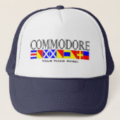 Commodore Title in Nautical Signal Flags Jouw naam Trucker Pet (Voorkant)