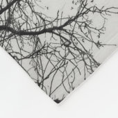 Common Loon zwemt in een noordelijk meer in de win Fleece Deken (Hoek)