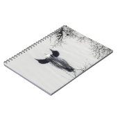 Common Loon zwemt in een noordelijk meer in de win Notitieboek (Linkerzijde)