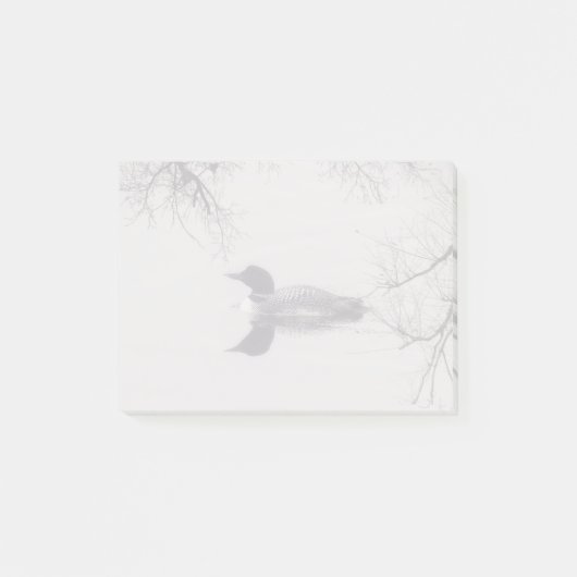 Common Loon zwemt in een noordelijk meer in de win Post-it® Notes (Voorkant)