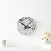 Common Loon zwemt in een noordelijk meer in de win Ronde Klok (Huis)