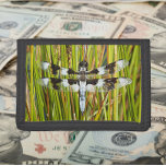 Common Whitetail Skimmer Dragonfly Drievoud Portemonnee<br><div class="desc">Voor natuur liefhebbers! Beveilig geld en creditcards met deze portemonnee die het foto-afbeelding van een Common Whitetail-libel bevat,  ook wel bekend als een Skimmer met lange staart. Selecteer uw mapkleur.</div>
