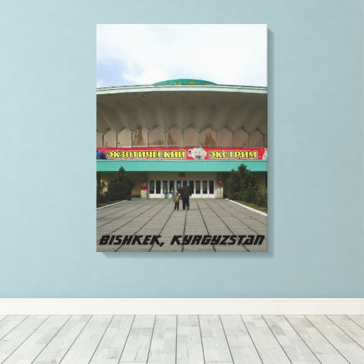 Communist Architecture Circus, bisschop Frunze Canvas Afdruk (Insitu (Houten vloer))