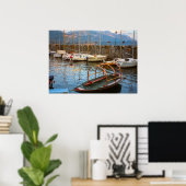 Comomeer, traditionele meerboot in de jachthaven poster (Thuiskantoor)