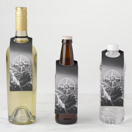 Compass star embleem monogram dramatische bergen flessenhanger