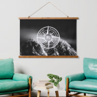 Compass star embleem monogram dramatische bergen