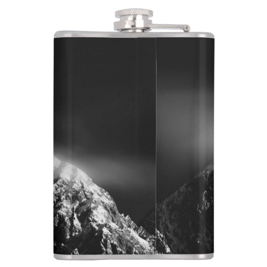 Compass star embleem monogram dramatische bergen heupfles (Achterkant)