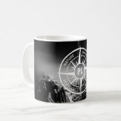 Compass star embleem monogram dramatische bergen koffiemok (Voorkant links)
