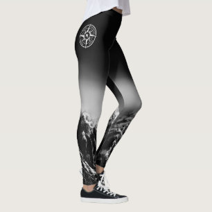 Compass star embleem monogram dramatische bergen leggings