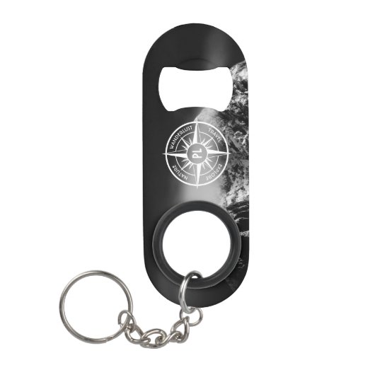 Compass star embleem monogram dramatische bergen mini flessenopener (Voorkant)