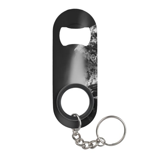 Compass star embleem monogram dramatische bergen mini flessenopener (Achterkant)