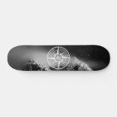 Compass star embleem monogram dramatische bergen persoonlijk skateboard (Horizontaal)
