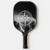 Compass star embleem monogram dramatische bergen pickleball paddle (Voorkant)