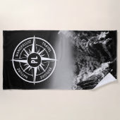 Compass star embleem monogram dramatische bergen strandlaken (Voorkant)