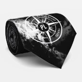 Compass star embleem monogram dramatische bergen stropdas (Opgerold)