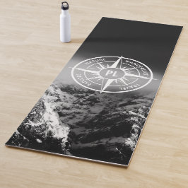 Compass star embleem monogram dramatische bergen yogamat