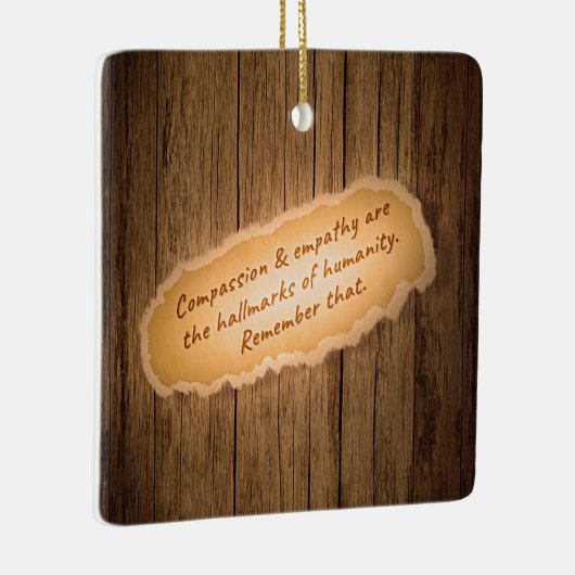 Compassie en empathie zijn de Hallarinaties van de Keramisch Ornament (Rechts)