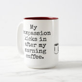 Compassie komt na tweekleurige koffiemok (Voorkant links)