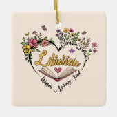 Compassionate Librarian – Floral Heart Design Keramisch Ornament (Voorkant)