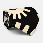 Complex tandwielen beige geometrisch patroon stropdas (Opgerold)