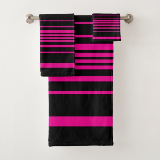 Complexe stripes - magenta en zwart bad handdoek (Insitu)
