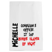 Compliance Officer Zombie Slayer CUSTOM Medium Cadeauzakje (Achterkant)