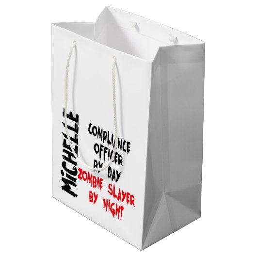 Compliance Officer Zombie Slayer CUSTOM Medium Cadeauzakje (Achterkant Gekanteld)